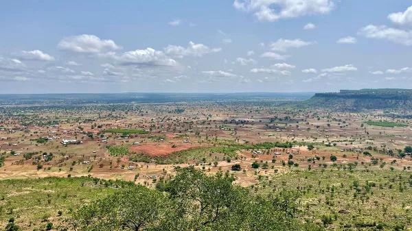 Un porro en Togo: peinados afro, historias que se repiten y un dios de tres penes