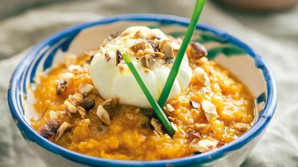 Fritá de calabaza andalusí con huevo poché y avellanas tostadas 