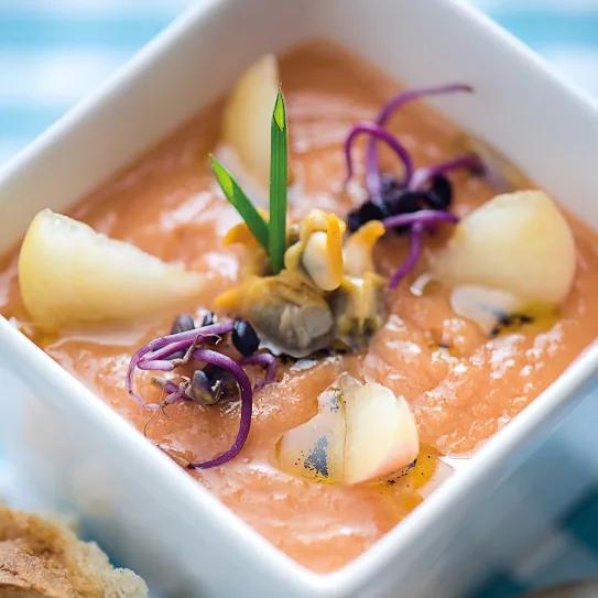 Salmorejo de albaricoques, berberechos y aceite de vainilla con Auto Amnesia