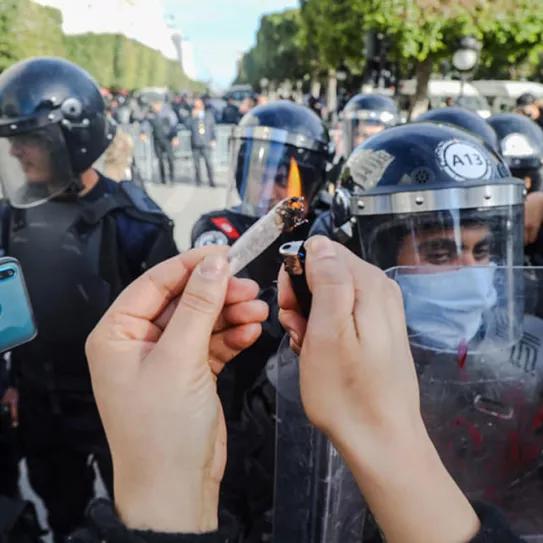 Tres jóvenes tunecinos condenados a 30 años de cárcel por consumo de cannabis