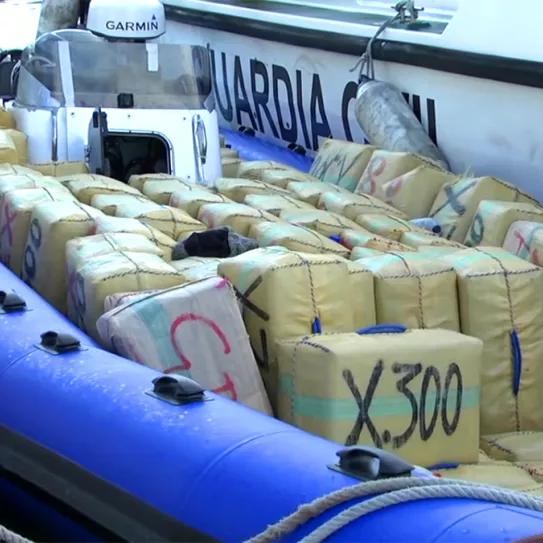 La Guardia Civil desarticula una banda que traficaba con lanchas y helicópteros en el Estrecho