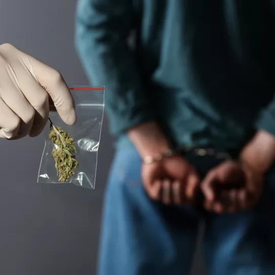 El Gobierno británico ocultó un informe que recomendaba despenalizar las drogas