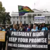 Biden sugiere que no indultará a quienes vendieron marihuana 