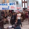 El cese de la directora del Servicio de Adicciones de Reus genera una protesta en el Ayuntamiento 