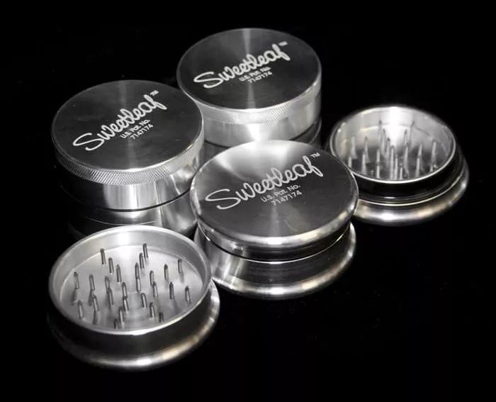Sweetleaf Grinder: Aunque parezca mentira este grinder del año 2000 fue el primero de su línea. Algo que en estos momentos se perfila como básico ni siquiera estaba en el mercado hace 18 años.
