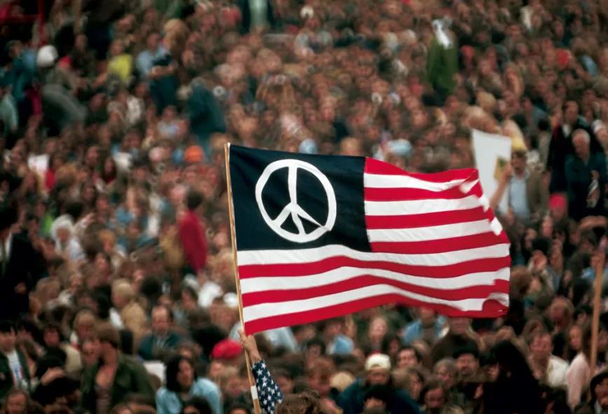  La desobediencia civil reapropiándose de símbolos en su pacífica guerra contra la guerra