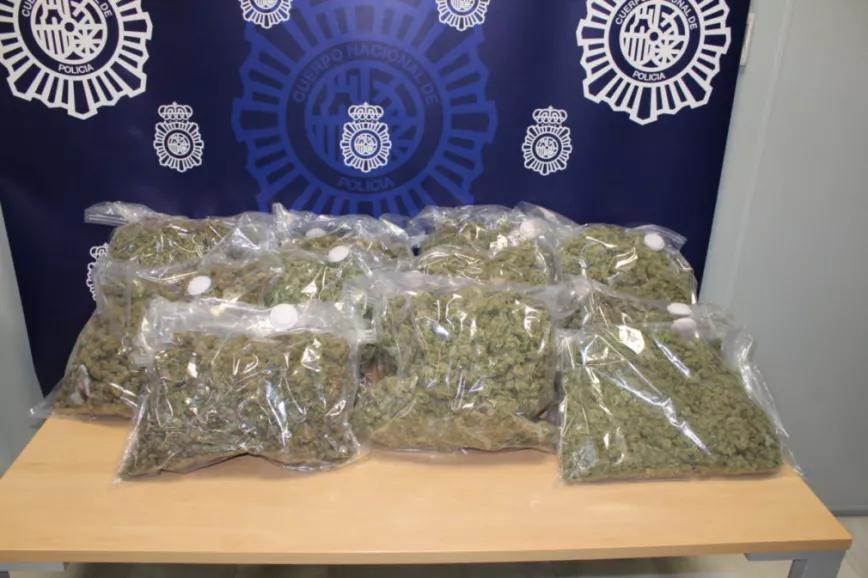 Incautado en Granada, Motril y Baza 9.000 plantas y 39 kilos de hachís