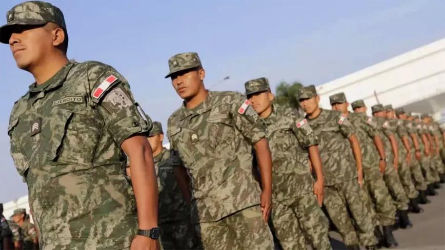 Perú propone una ley para castigar a los consumidores de drogas con el servicio militar 