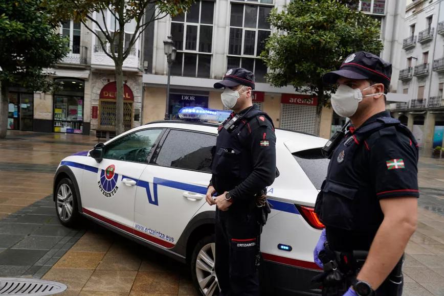 Detenidos dos jóvenes por intentar vender marihuana a una patrulla de Ertzaintza