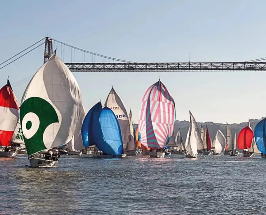 El equipo J80 de vela de Biobizz compitió en carreras nacionales e internacionales (2019-2020).