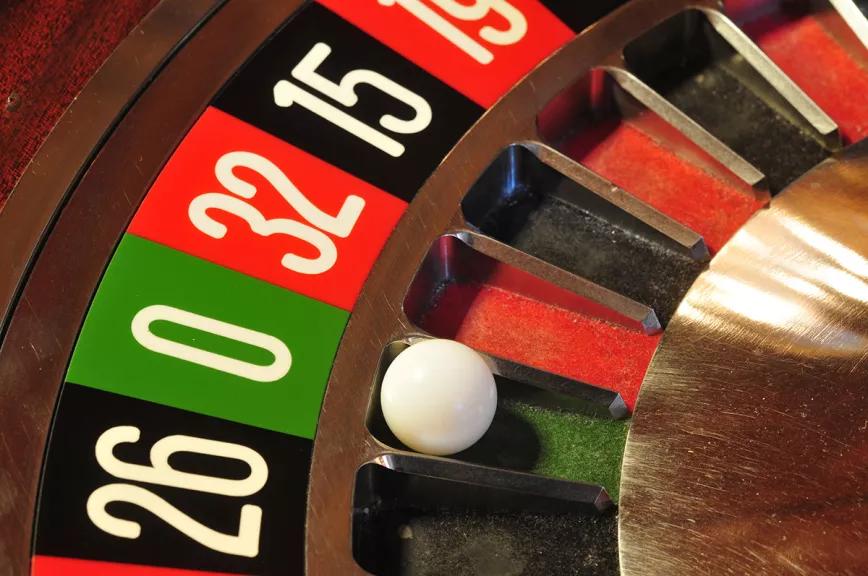 Condenan a un guardia civil por gastarse en la ruleta 9000€ incautados en una operación antidrogas 