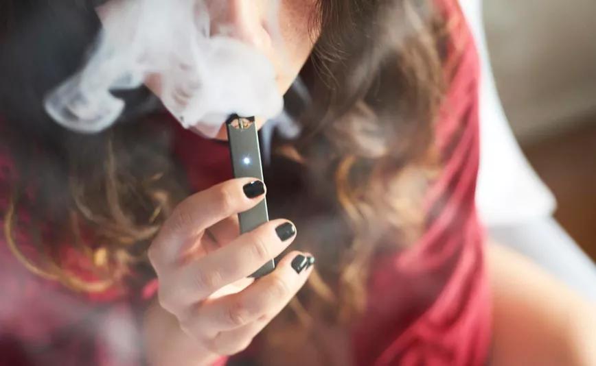 Sanidad planea regular los vapeadores en España