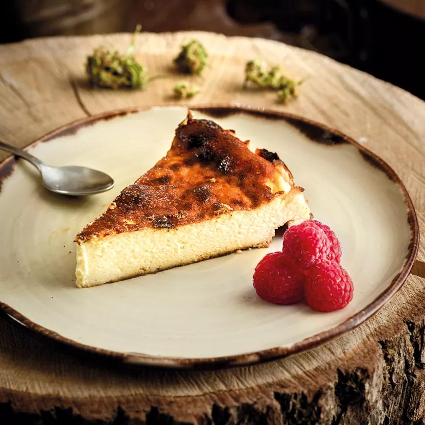 Tarta de queso al horno con Northern Light x Big Bud y frambuesas frescas 