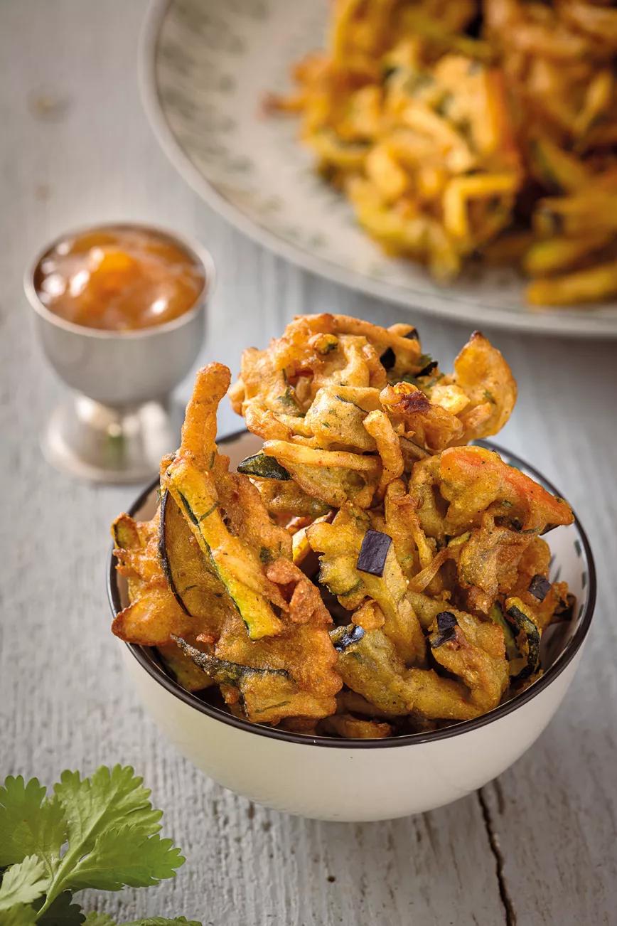 Pakoras vegetales con chutney tuneado de melocotón
