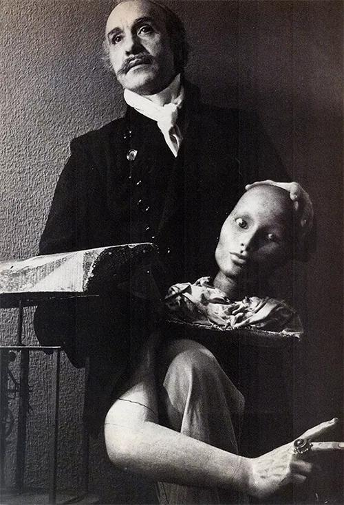 Surrealista retrato de Francisco Nieva