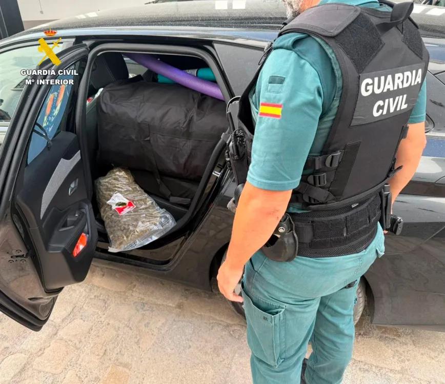 Detenido por conducir con 87 bolsas de marihuana en el coche
