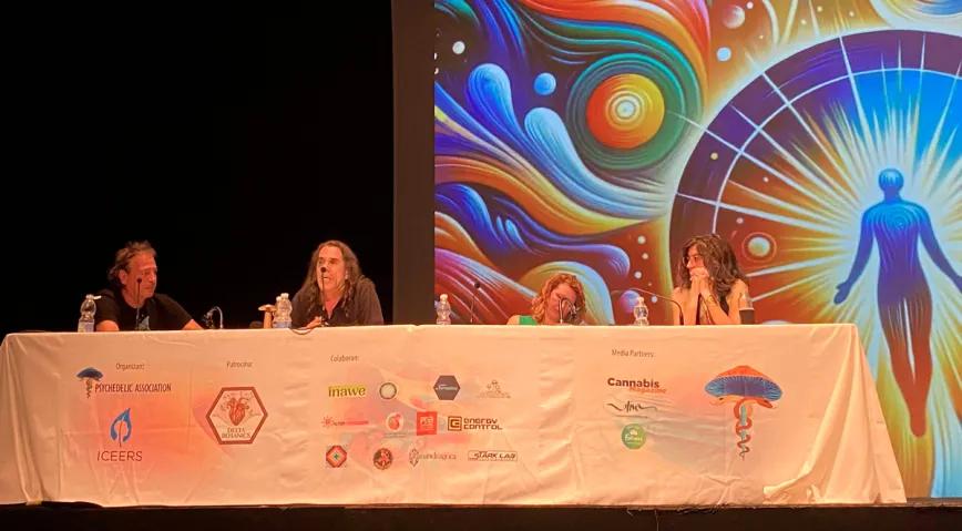 Imágen de la edición 2024 de Fuertedélica, la conferencia internacional sobre psicodélicos.
