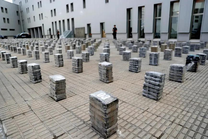 Droga incautada durante el reciente operativo antidroga efectuado en la costa de A Coruña, en el que la Policía Nacional se ha hecho con 3.650 kilos de cocaína y ha detenido a 14 individuos.