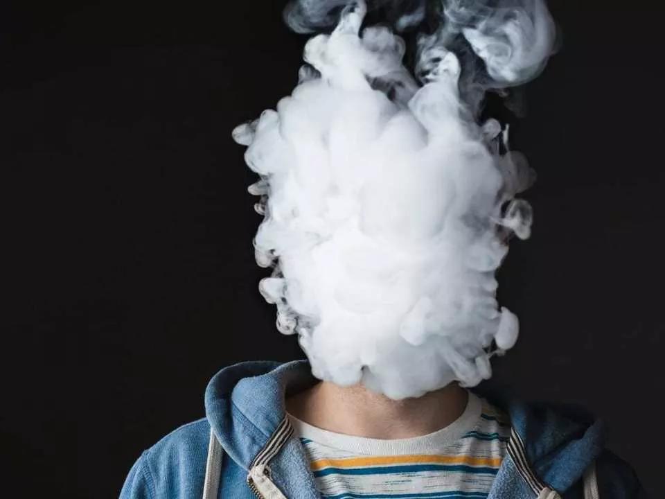 ¿”Misteriosa” y grave enfermedad que afecta a los que vapean?