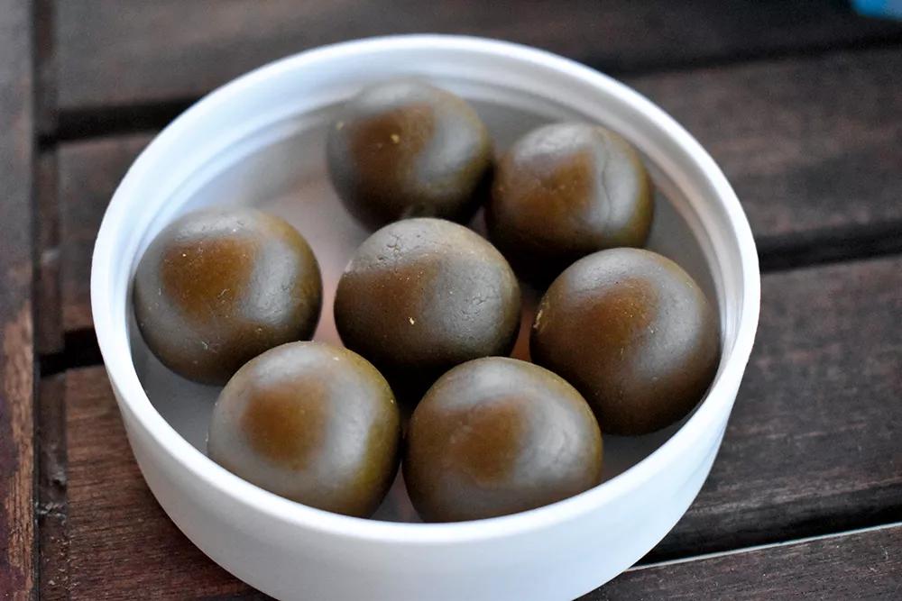 Siete bolas de Jelly, mezcla de polen de tamizado en seco y BHO