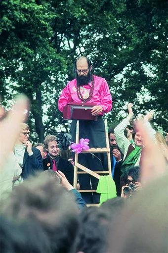 Allen Ginsberg abrió aquel sábado 16 de julio de 1967 las intervenciones del Legalise Pot Rally entonando mantras.