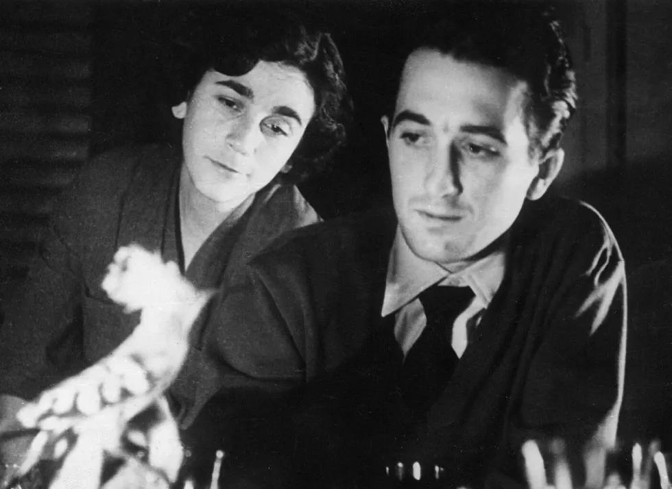Ferlosio con la que fuera su primera mujer, la escritora Carmen Martín Gaite.