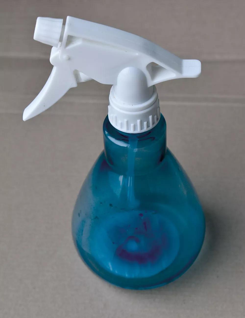 Usa una botella fumigadora para prepara el tiosulfato de plata.