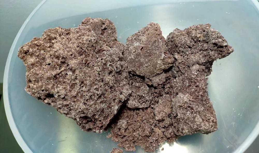 Un BHO morado, sorprendente cuando la hierba de origen no mostraba ese color.