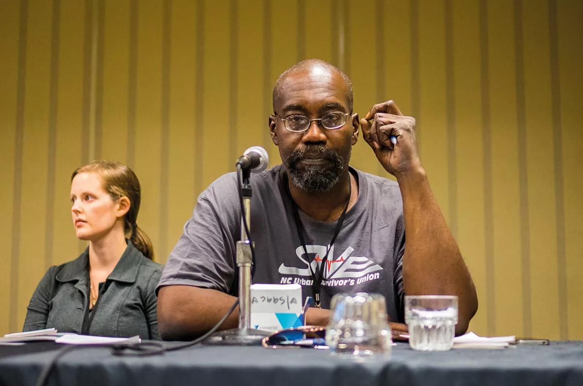 Isaac Jackson, presidente de la San Francisco Urban Survivors Union (Unión de Supervivientes Urbanos de San Francisco), una asociación de usuarios de drogas dedicada a luchar por el respeto, la dignidad y la justicia social de los consumidores de drogas.