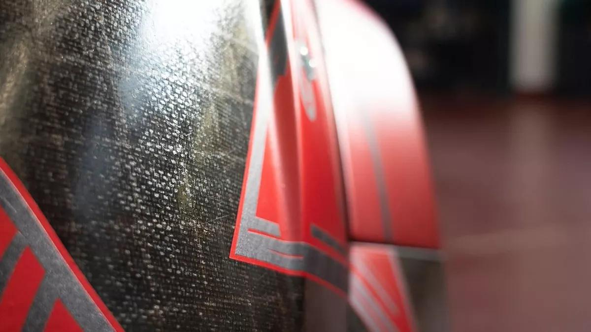 Fabrican un coche eléctrico de competición con carrocería de cáñamo