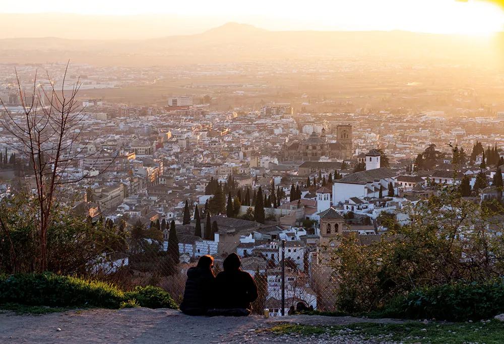 Las vistas desde la ermita de San Miguel justo en el momento en que se pone el sol.