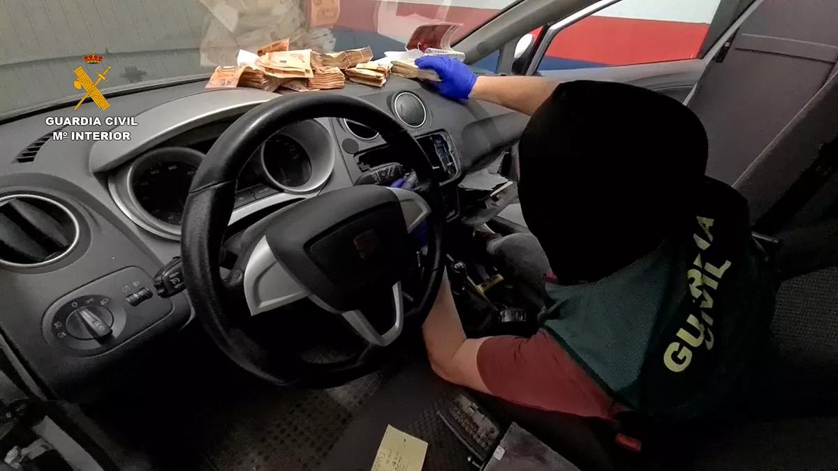 Detienen a una banda que traficaba con marihuana oculta en ayuda para Ucrania