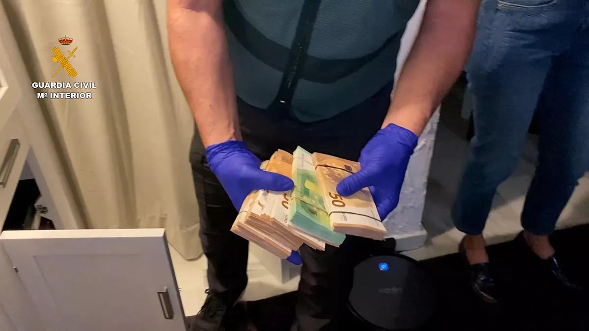 Detienen a una banda que traficaba con marihuana oculta en ayuda para Ucrania