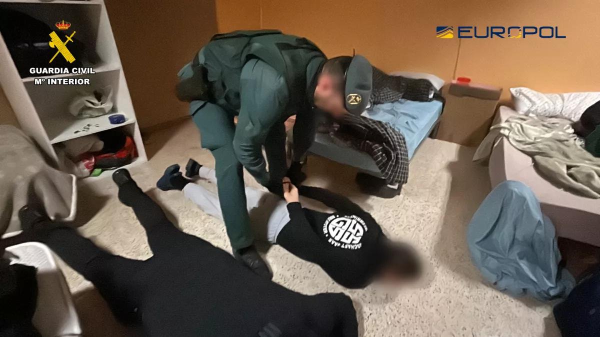 Desmantelan una organización dedicada a fabricar y vender tabaco ilegal