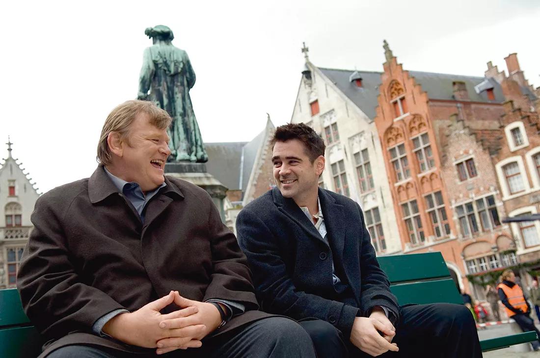 En Brujas (2008), ópera prima de McDonagh, con Brendan Gleeson y Collin Farrell en el rol de dos asesinos a sueldo.
