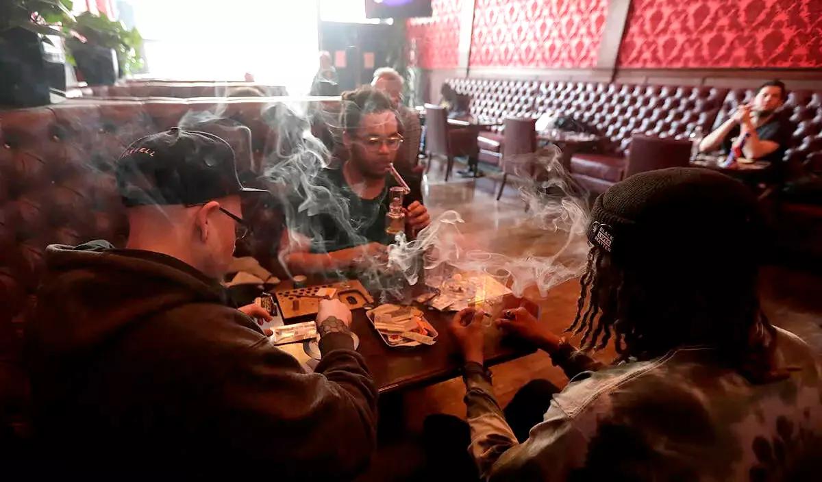 Las Vegas dan la bienvenida a los locales de consumo de marihuana