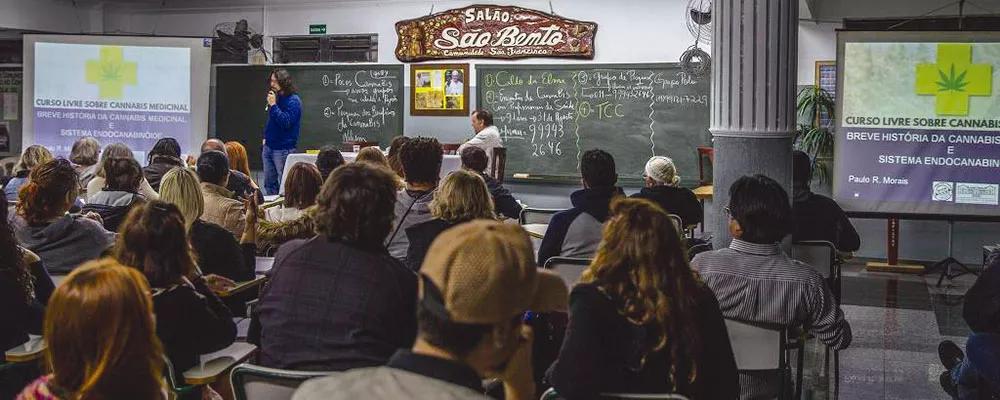 De cómo el Padre Ticão alumbró en su parroquia el primer curso de extensión universitaria sobre cannabis medicinal en Brasil